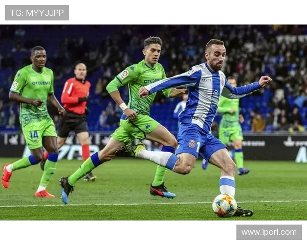 官方：贝蒂斯锋霸伊格莱西亚斯回归塞尔塔 32 岁射手开启新征程